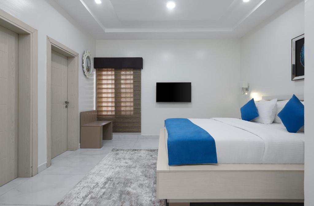 Deluxe King Suite