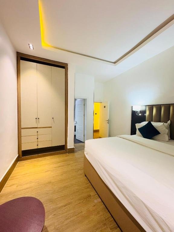 Deluxe Two-Bedroom Apartment with Garden View