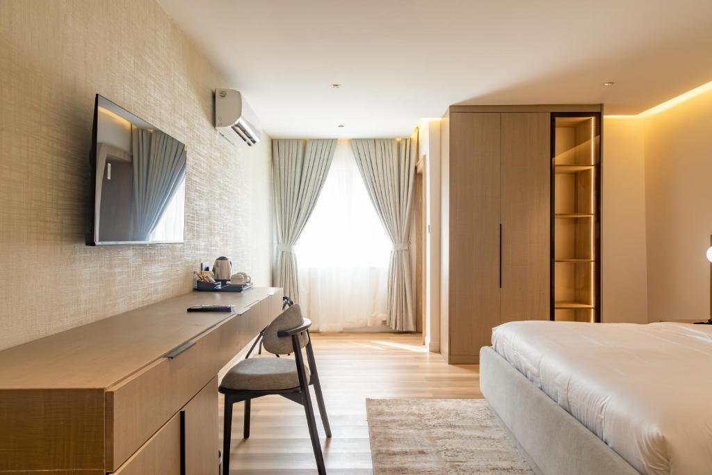 Deluxe King Room